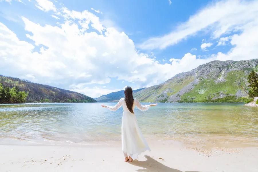 层次越高的人越冷淡,一个女人层次越高越简单