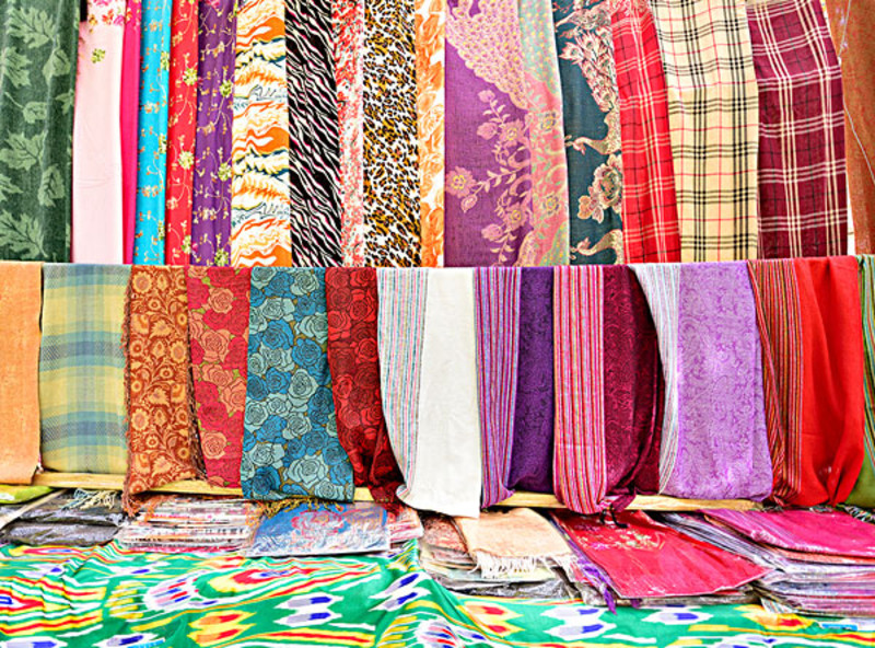 此处早期因湖蚕丝富甲一方，被称为丝绸之府，有700年历史