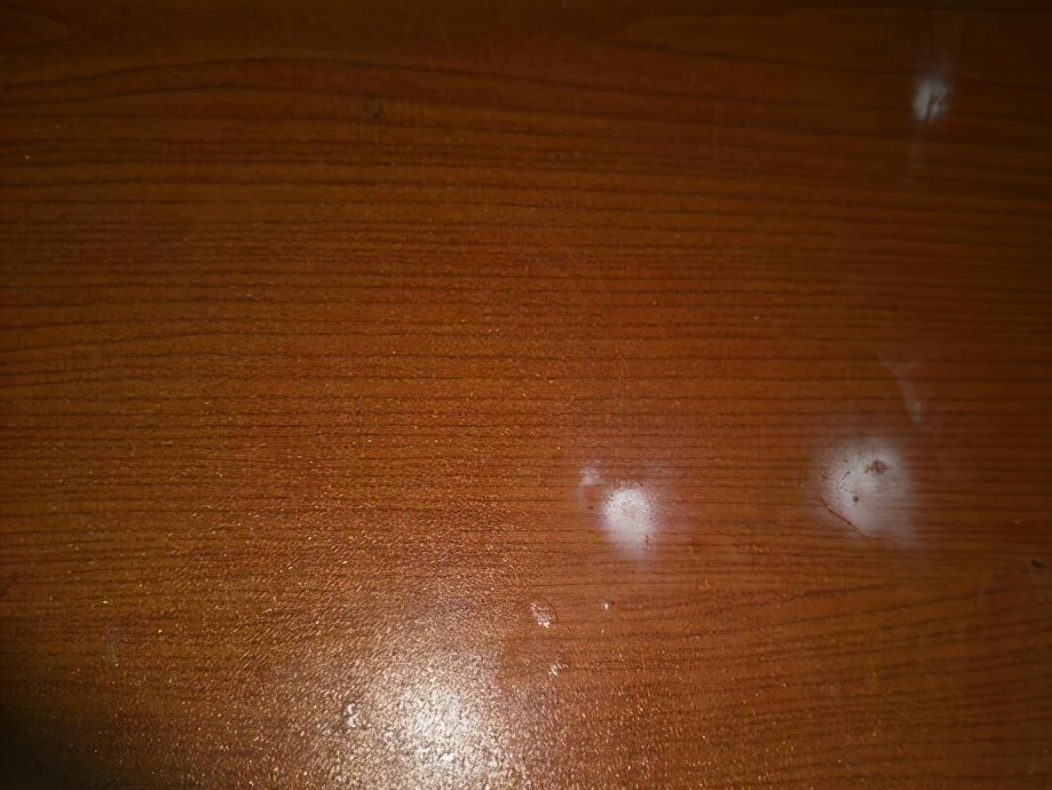 生活实用妙招:502胶水太黏,不小心滴在瓷砖上,如何去除?