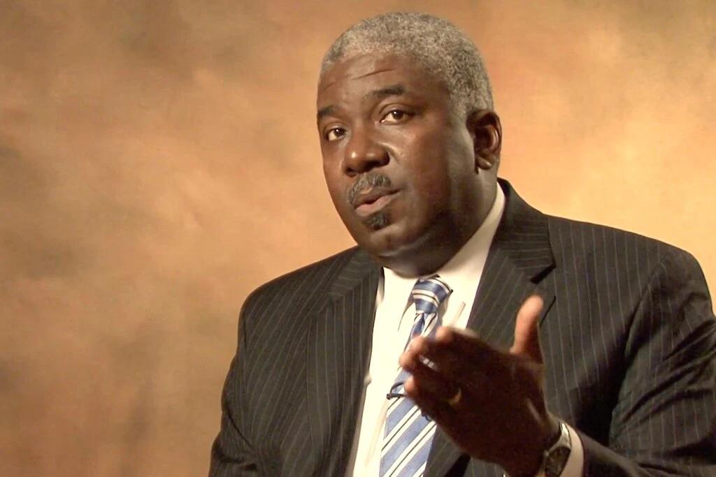 刺杀海地总统主谋可能另有其人,美国医生或是替罪羊;嫌疑人之一曾是美国*品毒**管制局线人,行动后求助该机构