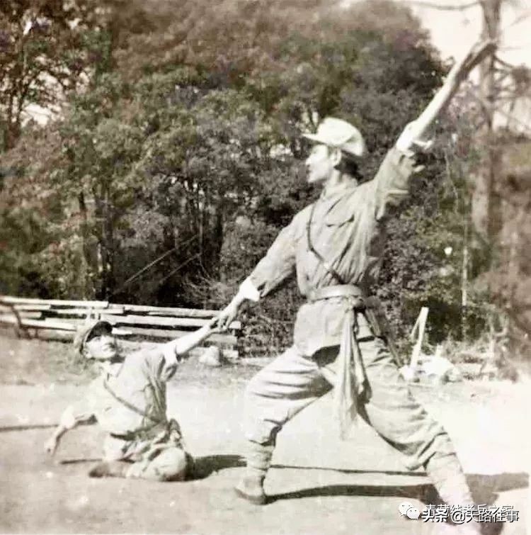 文艺兵跳芳华,文艺兵芳华话剧