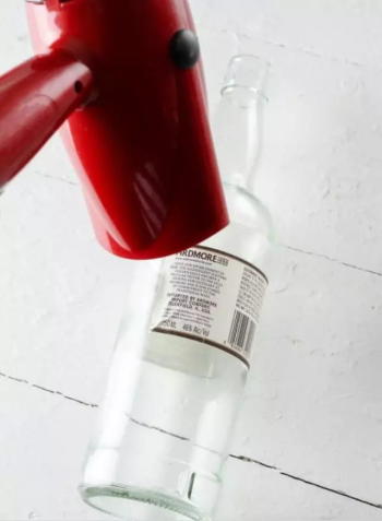 生活小妙招窗户凹槽用吹风机清洁,吹风机还有这些妙用你不知道