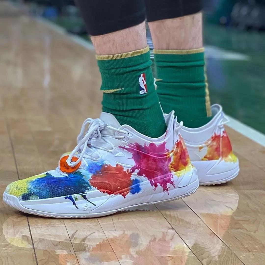 近期上脚战靴，FILA的篮球鞋咋样？