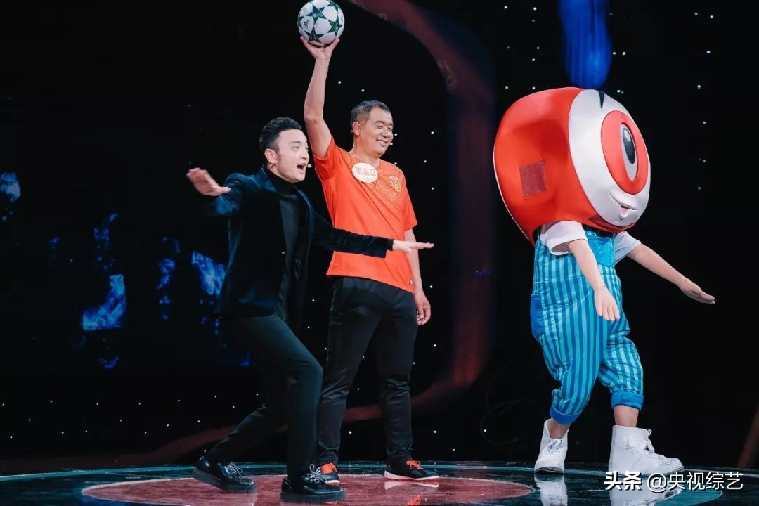 大腿颠球100下,10岁少年创造一小时交替颠球纪录