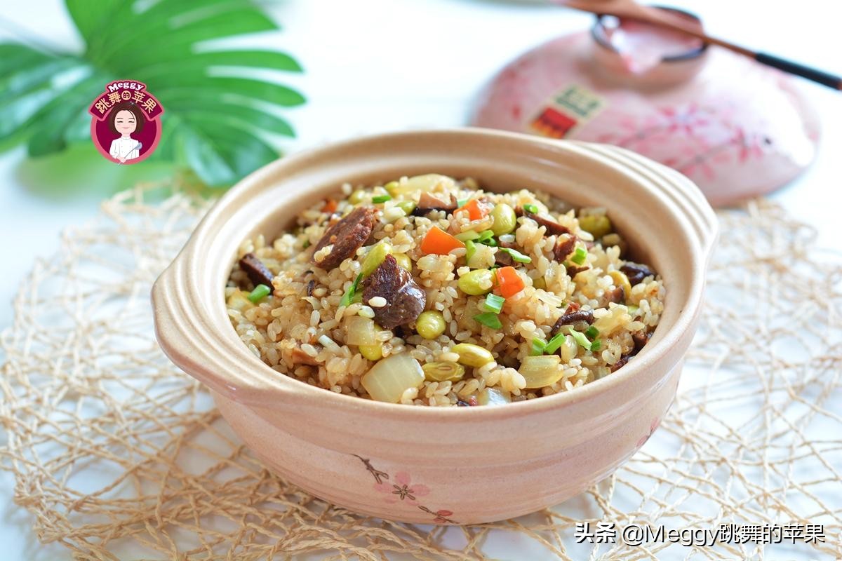 元旦这饭端上桌，勺子就不离锅，几十年雷打不动，新年第一天必吃