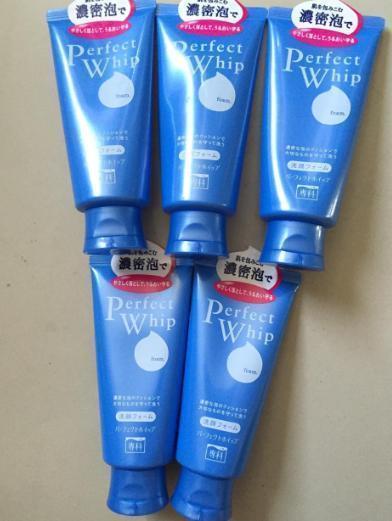 清洁黑头收缩毛孔的洗面奶有哪些,洗面奶深层清洁控油保湿去黑头