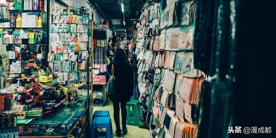 据说不来这里就白来成都，你一定没有见过这么魔幻又传奇的荷花池