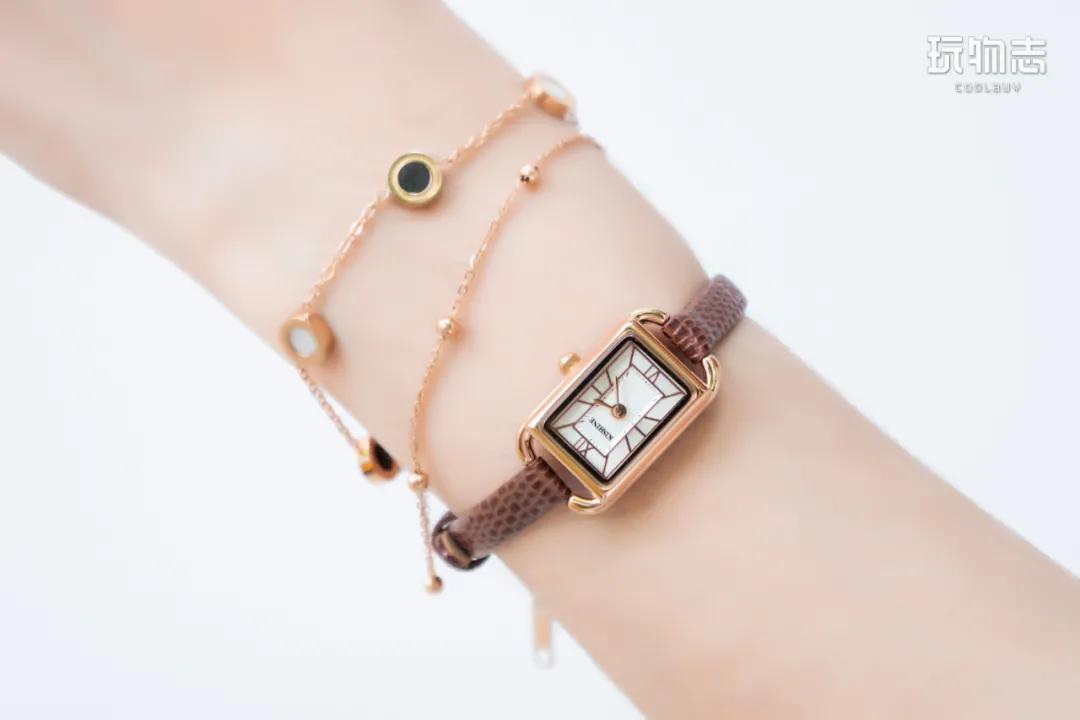 送这被夸有品位!三吉彩花同款腕表,女友戴了爱不释手