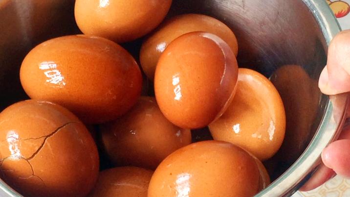 老妈腌鸡蛋不外传的秘诀,如何做腌鸡蛋一晚上就能吃