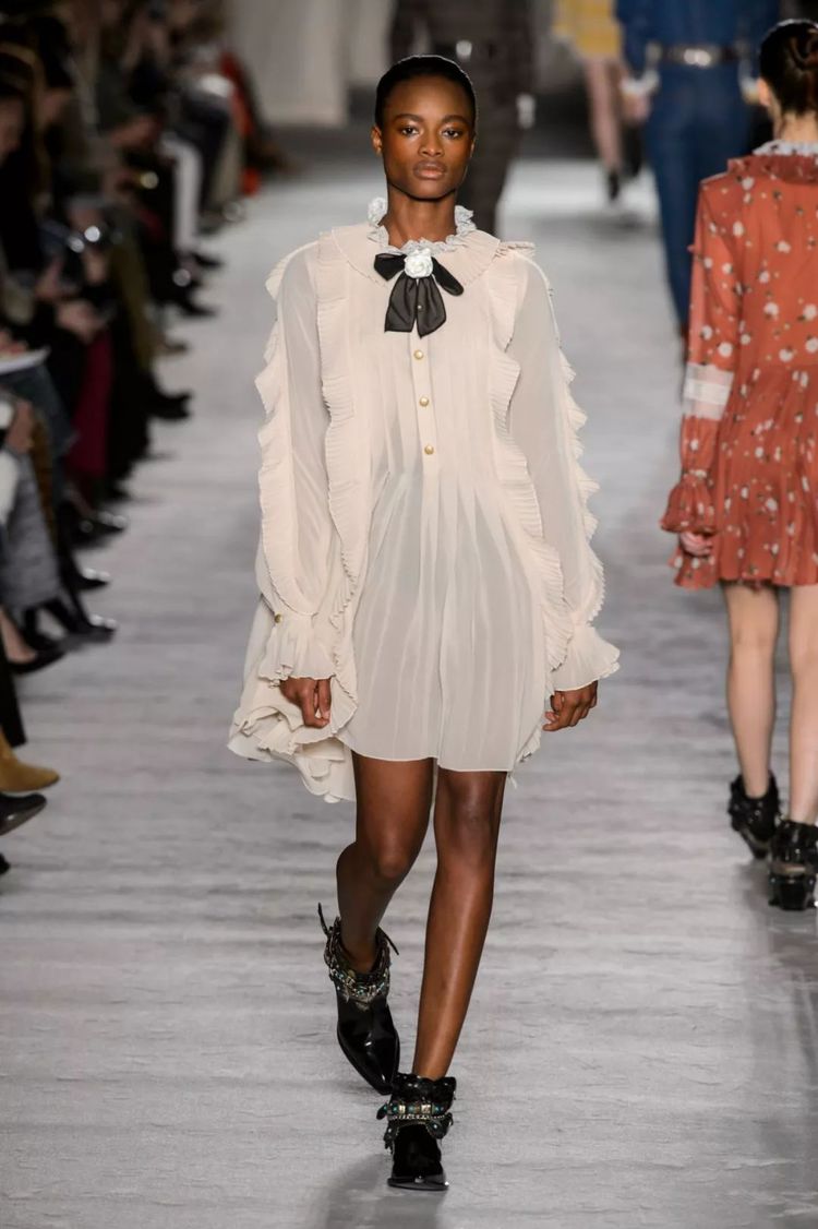 时尚圈刮起环保风,再也不怕衣服有褶皱