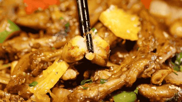 功夫到位，一掌销魂！原来四川人这么爱吃，就图它这一点！