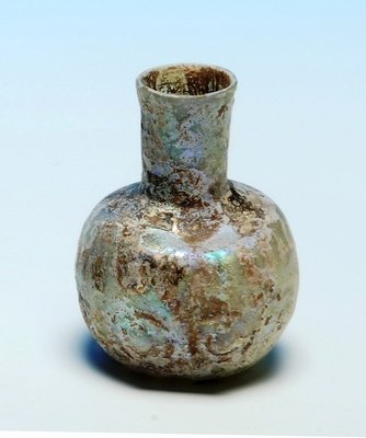 象筵看不见，堪将对玉人：平安王朝的琉璃世界