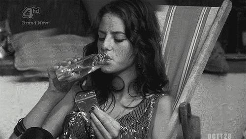 女子吃避孕药引发心脏病,40女人吃避孕药有什么危害