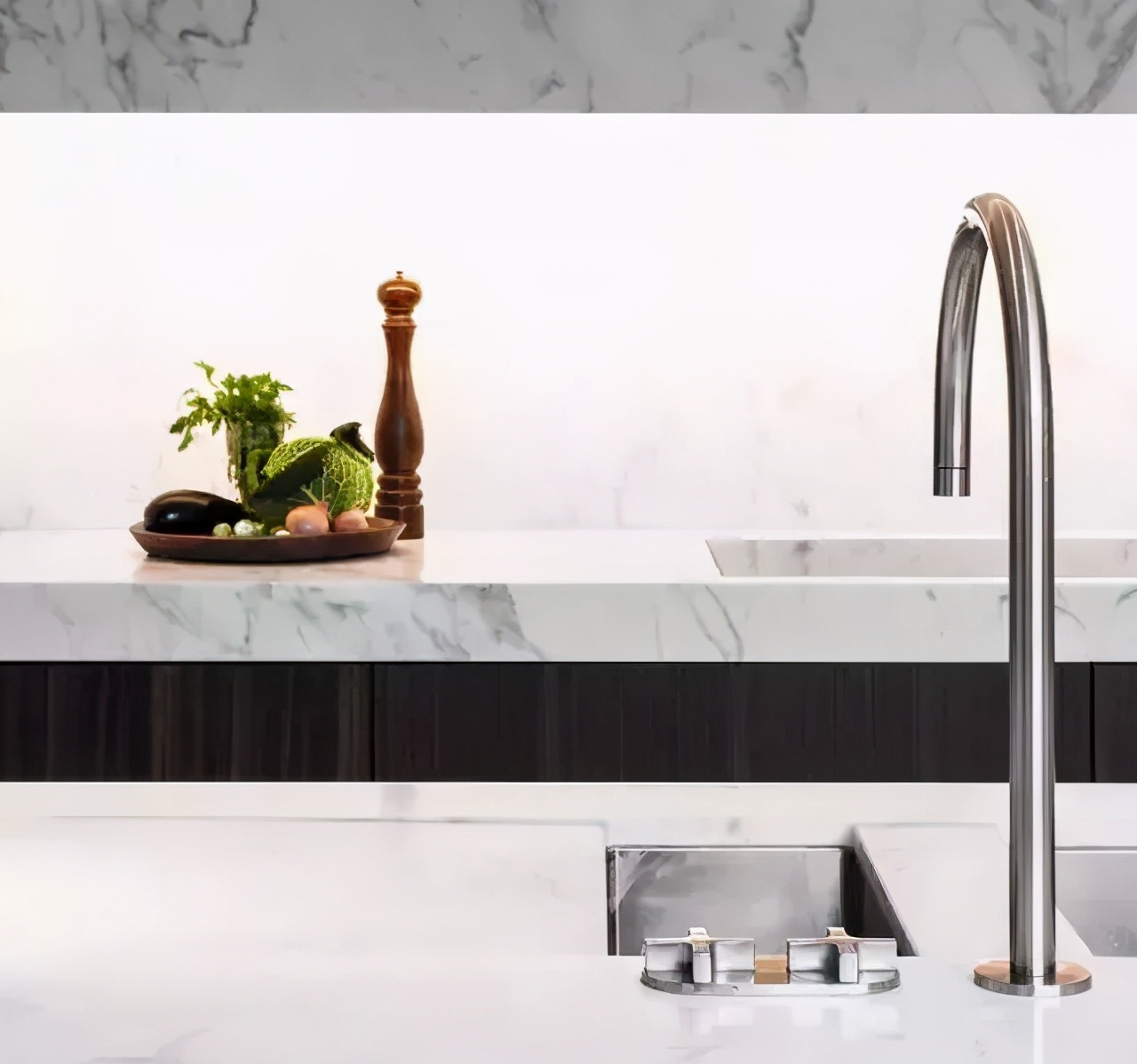 橱柜台面用大理石好还是石英石好,橱柜大理石台面宽度标准