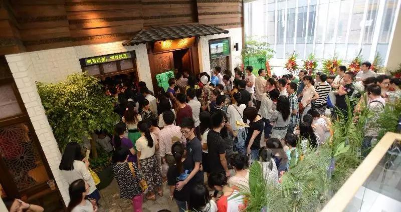 女装店吸引顾客进店的营销方案,实体门店女装产品塑造价值的话术