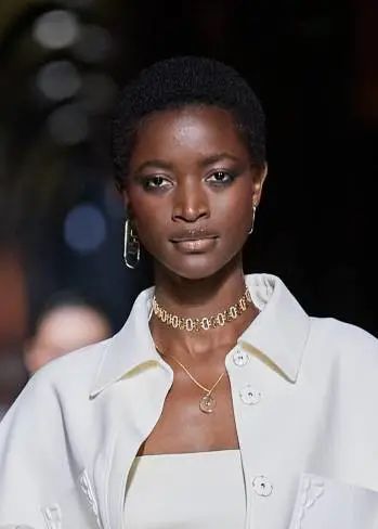 上海百场大秀时装周,百场大秀上海时装周