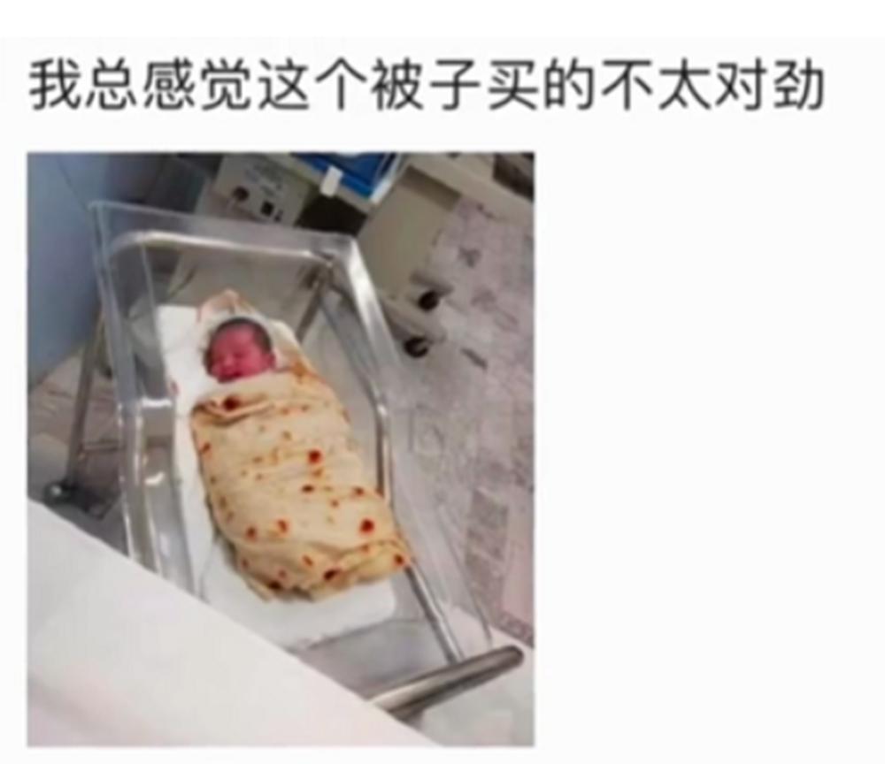 卷饼包被,妈妈给婴儿包小被子的视频