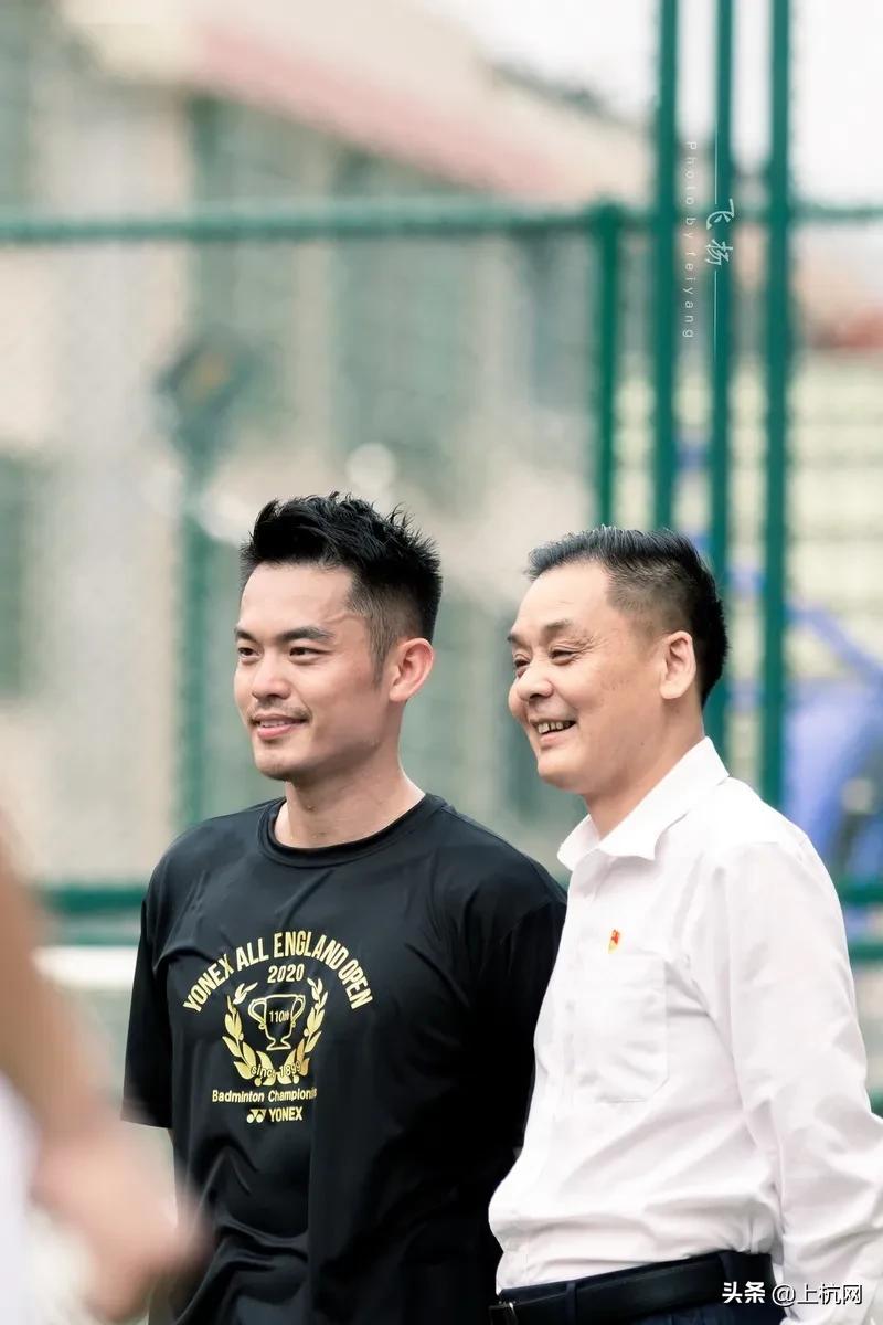 林丹野球场秀足球,林丹回到球场赢了