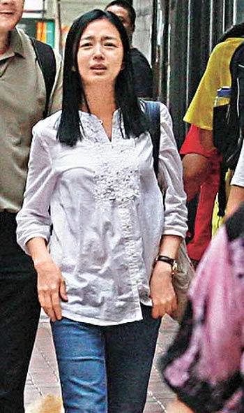 刘德华小姨子炫富上瘾？爱晒家中整墙名牌包，全身名牌堆砌太高调