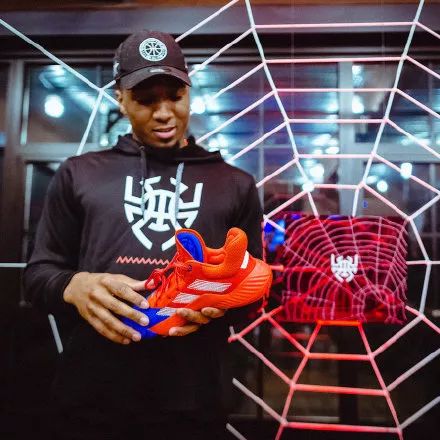 蜘蛛侠的签名鞋:AdidasTheD.O.NIssue1