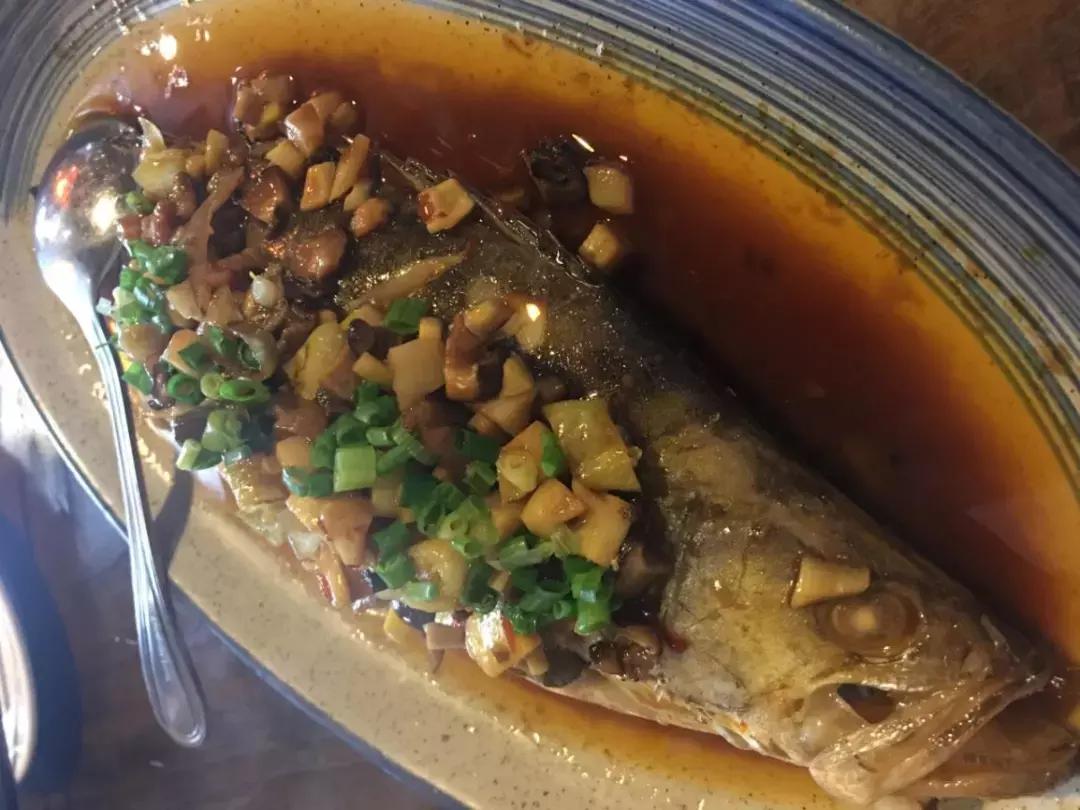 成本才几十块钱？这口“网红”的章丘黑锅，“舌尖”不背！