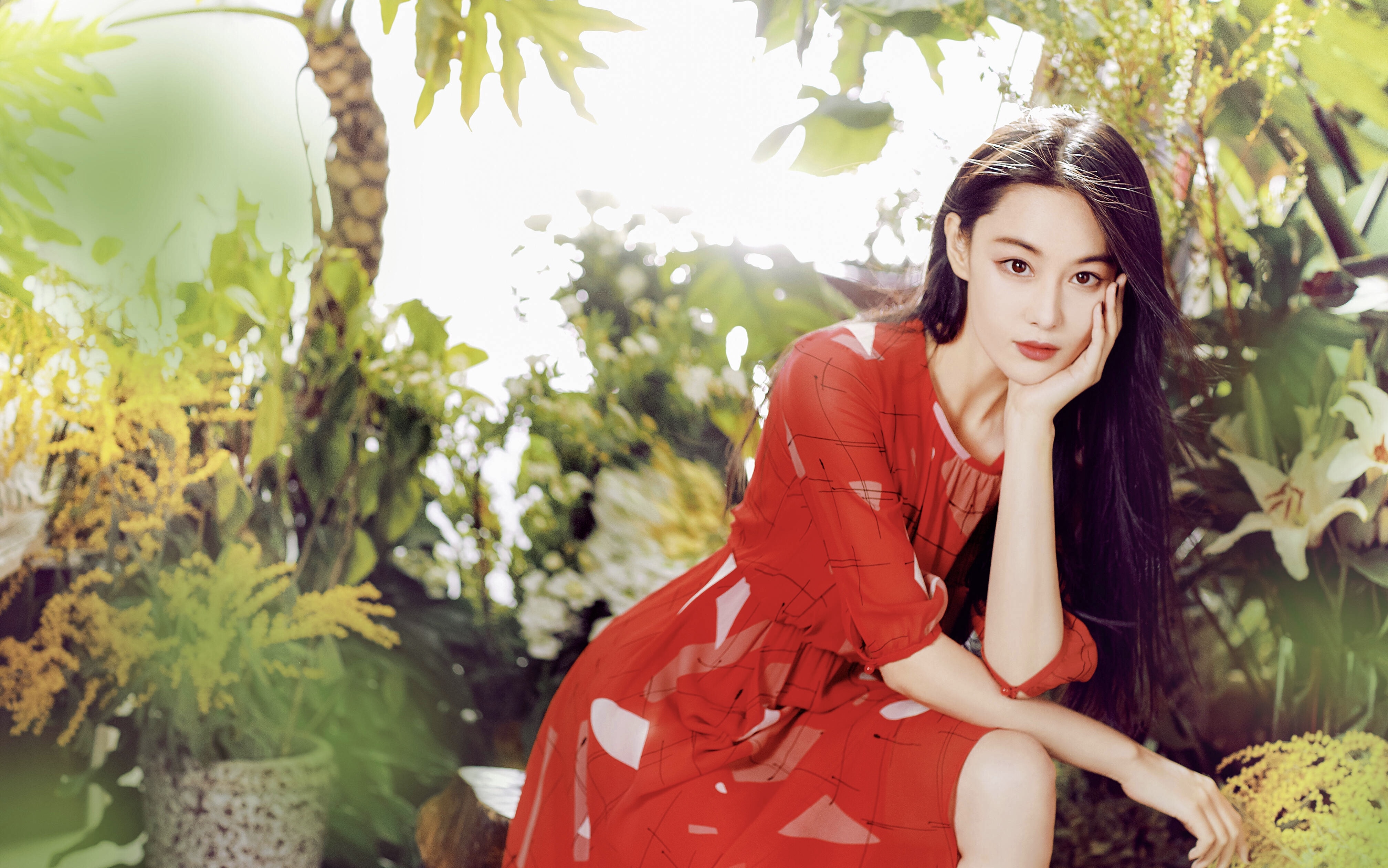 张馨予妩媚动人艳压群芳气质强大,张馨予足球惊艳写真照