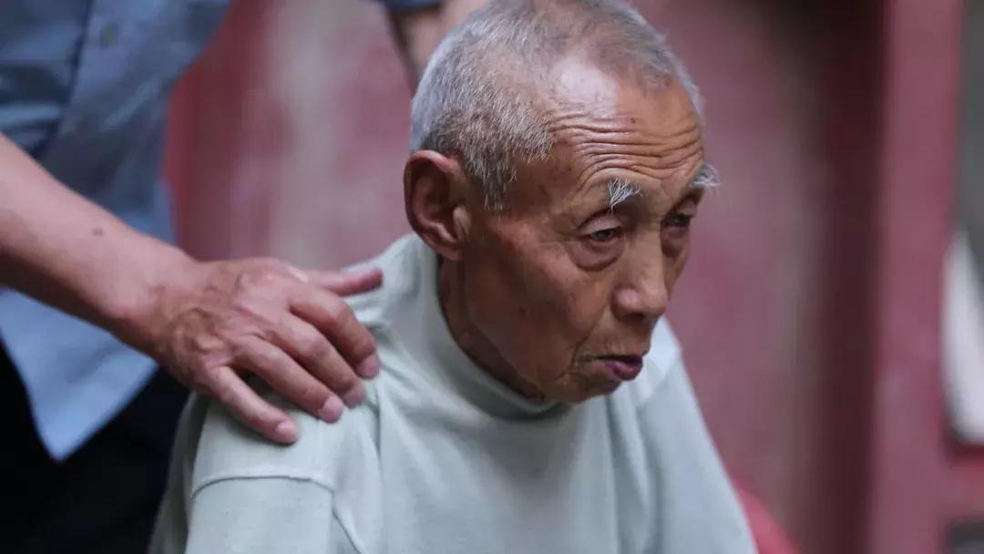 他曾险遭土匪活埋!九旬老兵寻救命恩人