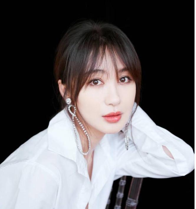 放着好好的富家千金、名媛不做，非往小三圈子里挤，太可惜