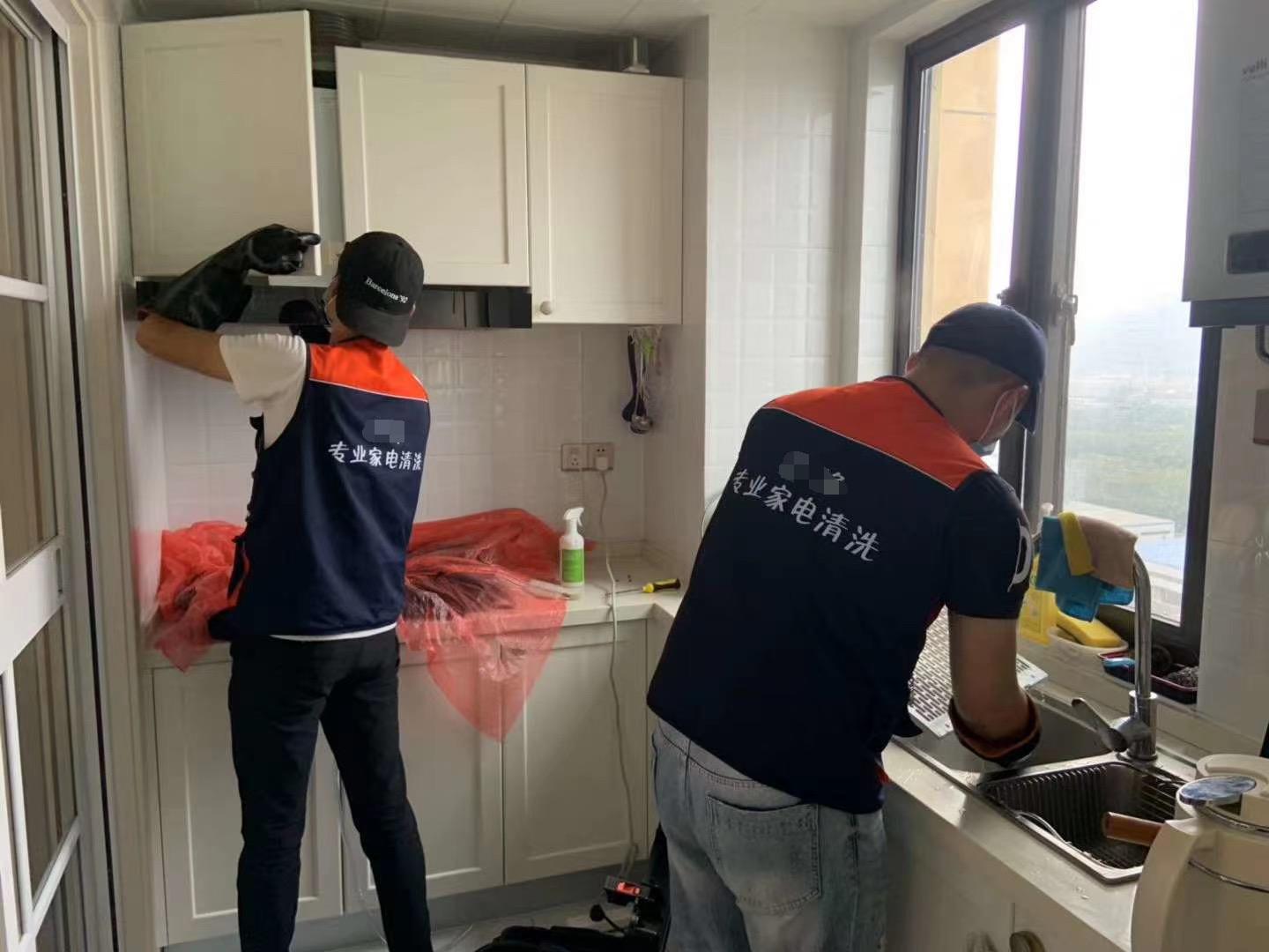 安徽小伙，没钱没人脉，在合肥做清洗，如今买车买房