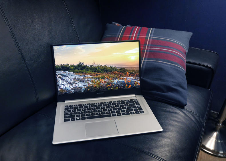 全面屏笔记本游戏本,游戏本有轻薄款的吗