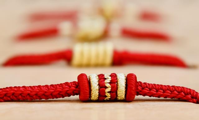 周末哪里去？苹果社区“红运坊潮牌文化街”来赶集