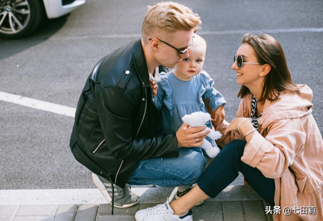 熊孩子用密码锁锁住妈妈的脖子,熊孩子妈妈被儿子用密码锁锁喉