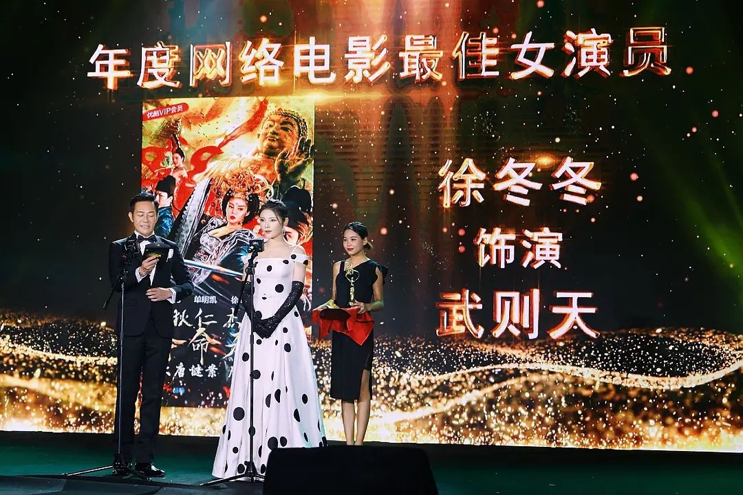 徐冬冬在椰树当了多少年代言人,椰树集团带货徐冬冬风格引争议