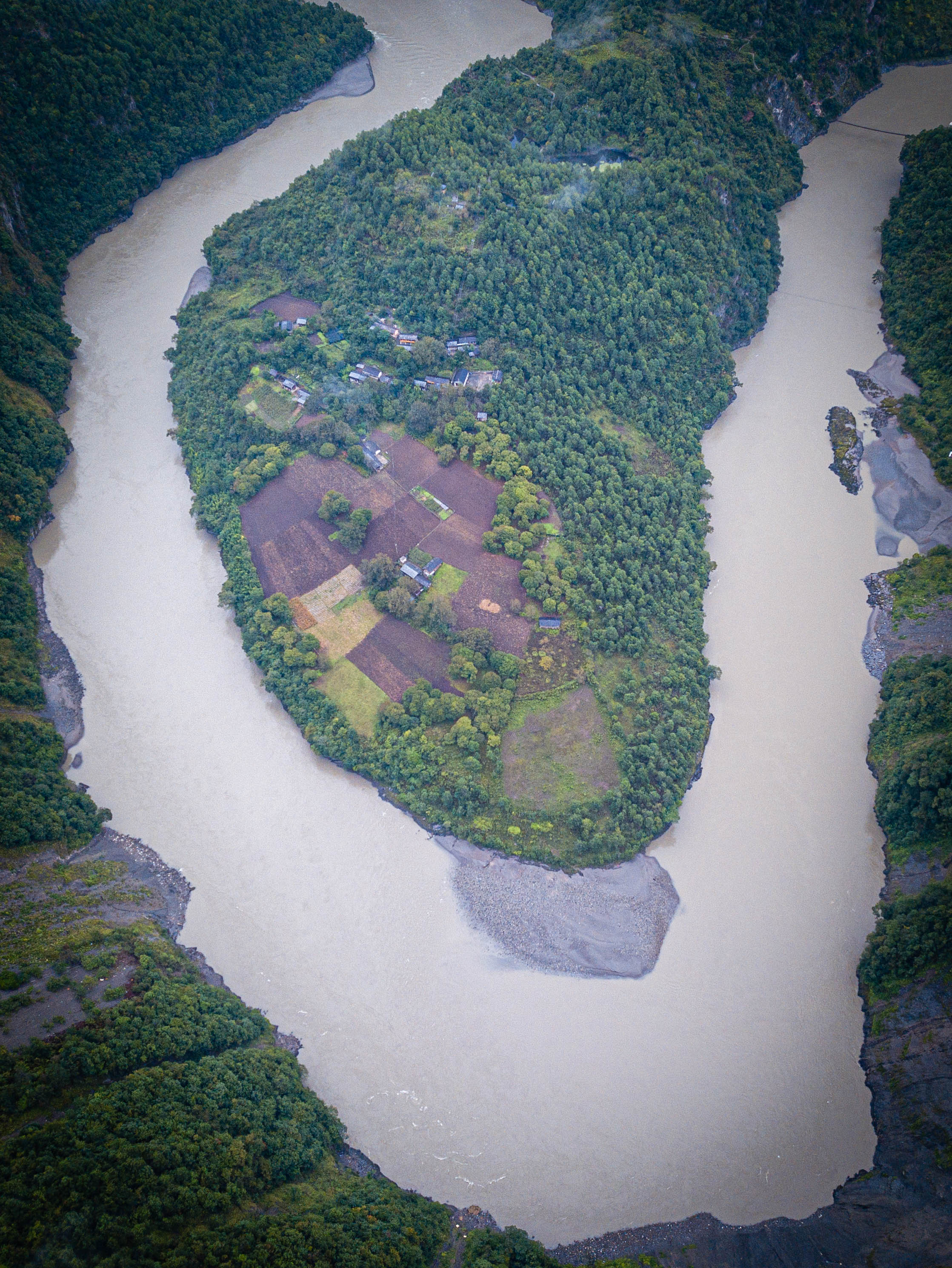 开比亚迪唐越野,比亚迪唐去无人区