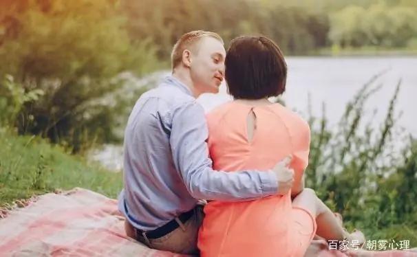 相亲男送你口红说明什么,相亲对象向我吐槽是什么意思