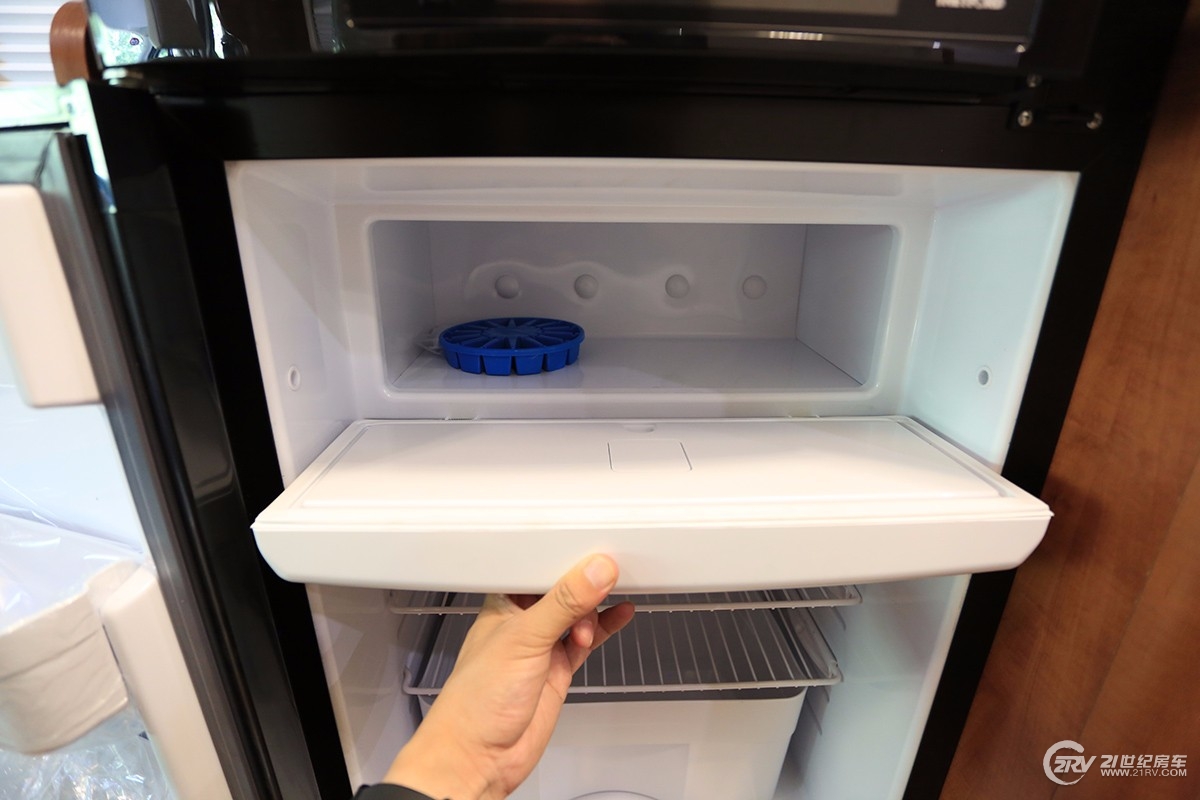 同级别房车谁敢跟它比轻量化！实拍亚特plasy631房车