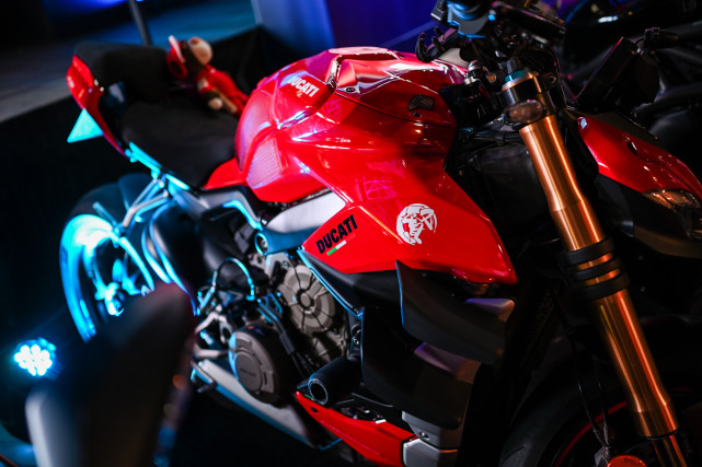 西安MG超玩会满月礼暨杜卡迪车友会在西安MIAMICLUB举办