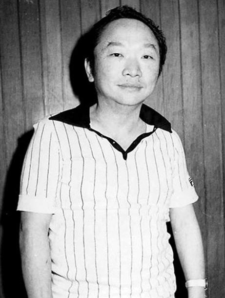 *情纵**声色的古龙，在痛饮一瓶XO后吐血两盆，彻底陷入昏迷