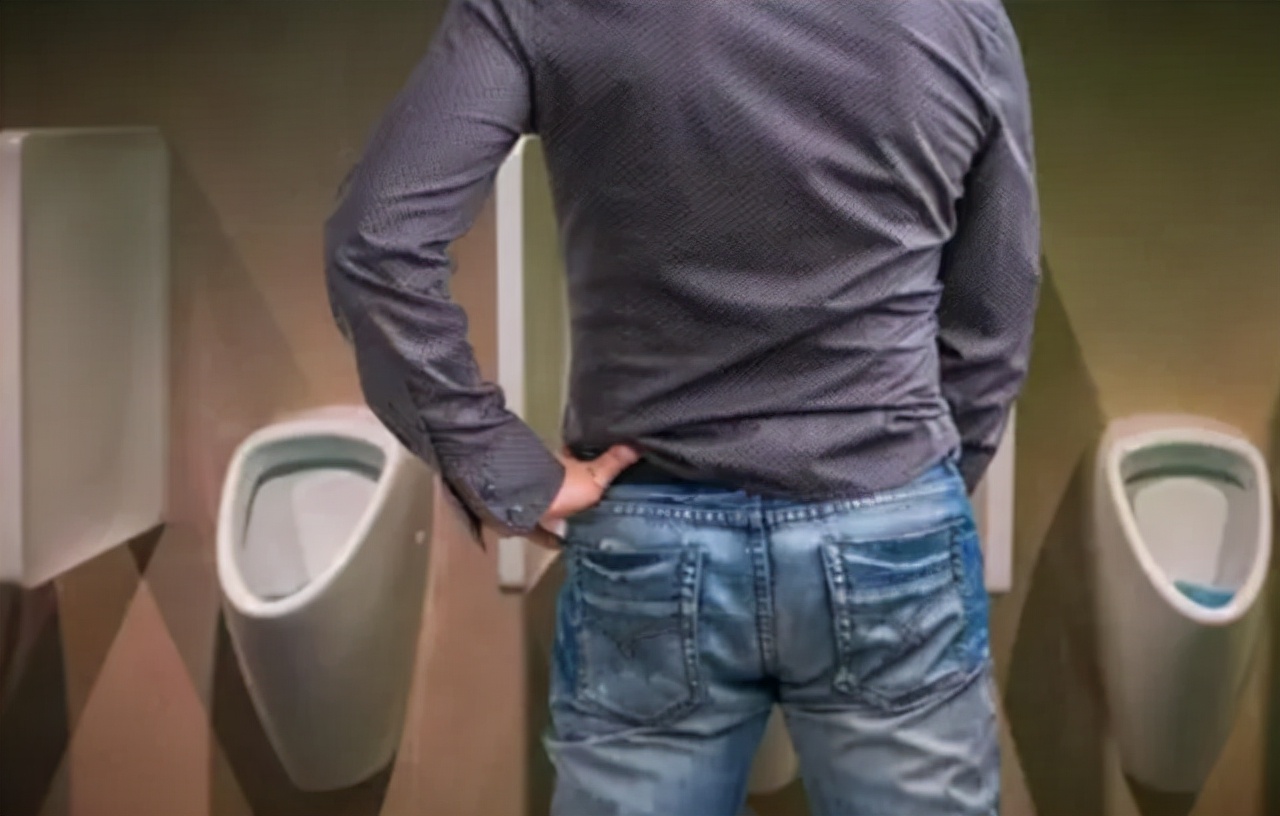 上厕所尿黄什么原因有异味,上厕所尿液黄色还有一点痛