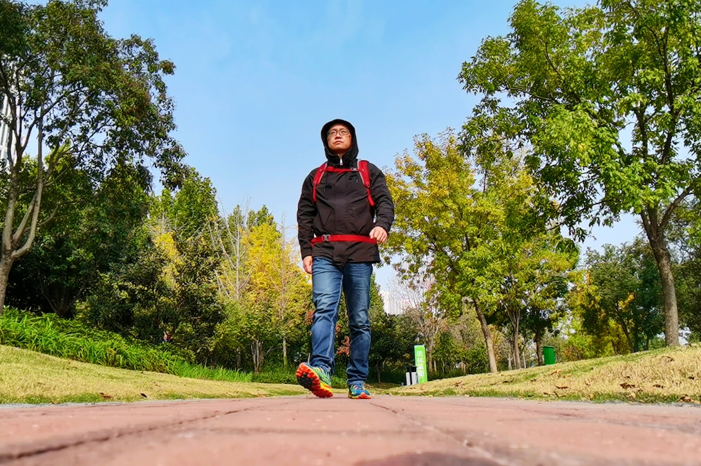 踏秋而行,踏秋而行原唱完整版