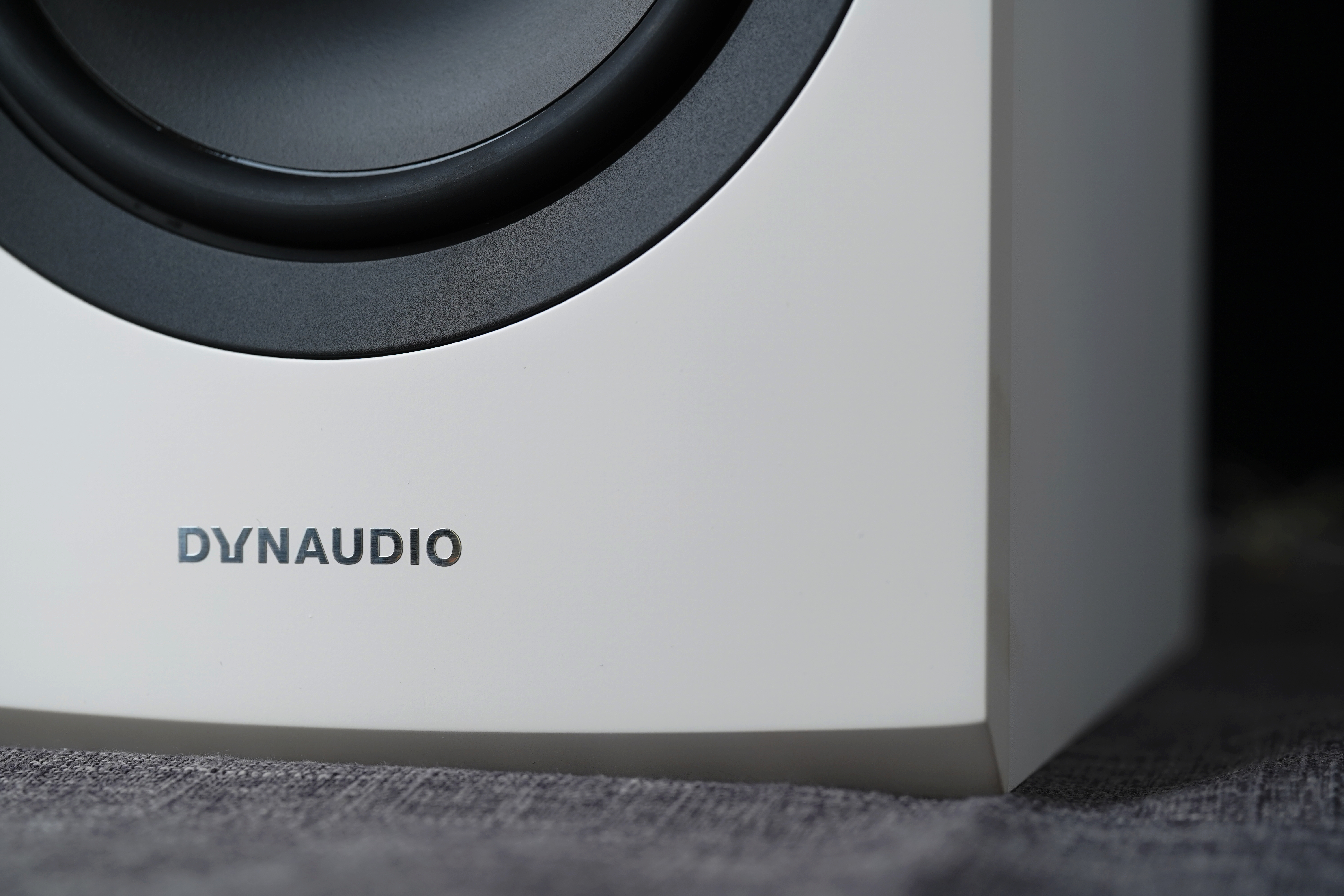 不到万元就能入手顶级北欧进口音箱？丹拿全新意境Emit20深度评测