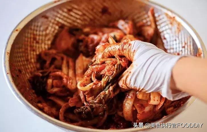 离不开泡菜的韩国人,韩国泡菜离不开我们国家完整视频