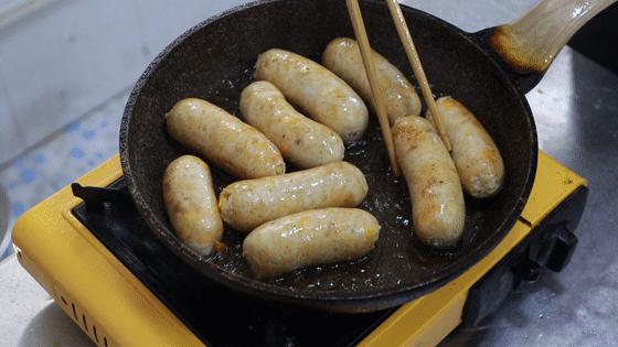 自制香肠的做法及配方要风干多久,看完香肠的制作过程你还敢吃吗