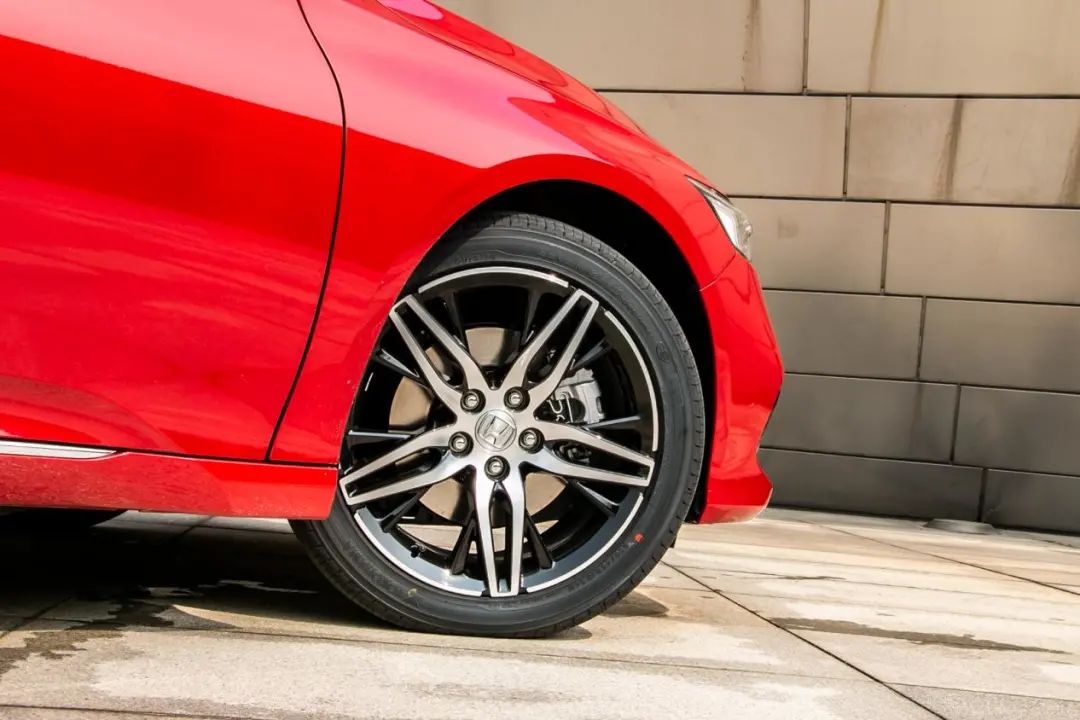 车长超4米9，3毛一公里香到爆，最火合资B级车出新款，开过都说好