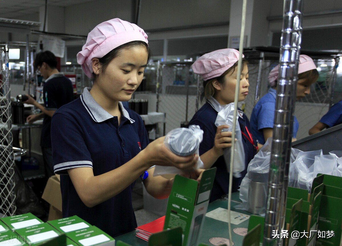 我，不铨叙入职，现任富士康课长。十五年里，鬼知道我经历了什么