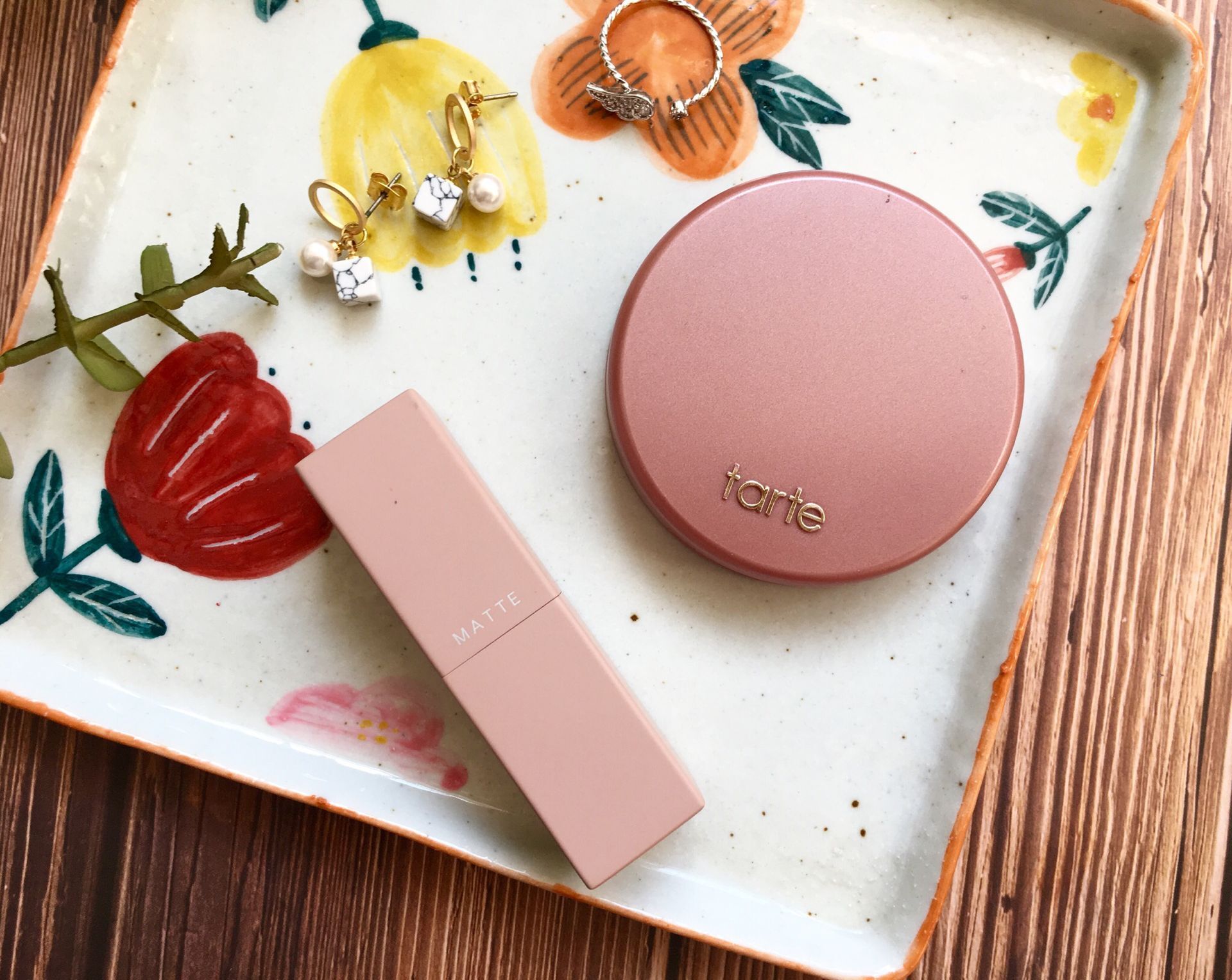 润唇膏和口红如何搭配,日常搭配需要几支口红