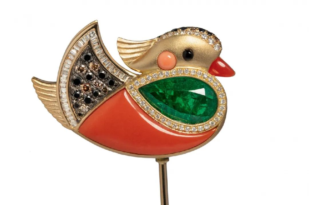 她设计的珠宝如画似景承包了你对美的所有渴求与遐想