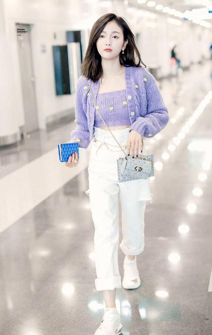 妈妈看了要流泪!吴宣仪录节目衣服“烂”到毛边,年轻人这么省?