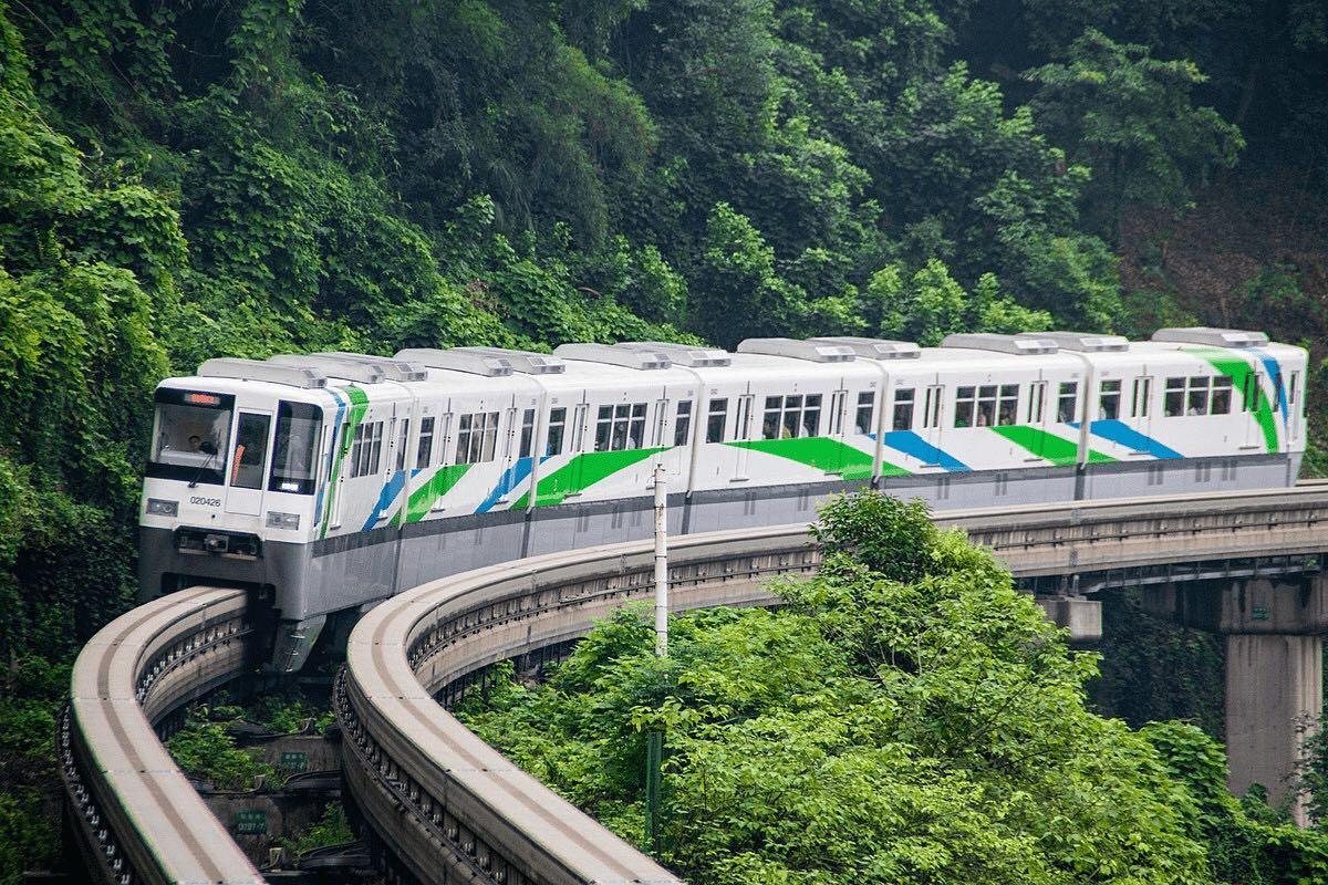 今明两年通地铁城市,2032年成都地铁新增里程