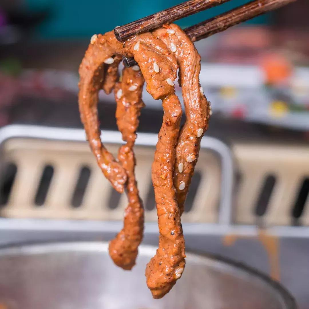 排到凌晨2点！曝光魔都这家「牛排火锅」，1折吃垮老板！